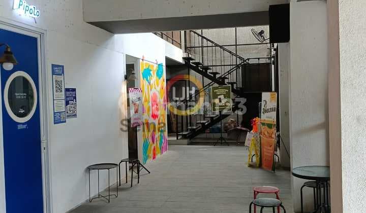 Bangunan usaha di jalan Cendrawasih