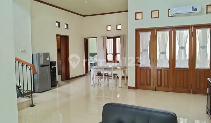 Sewa Rumah 2 Lantai Furnished Pesona Khayangan Depok