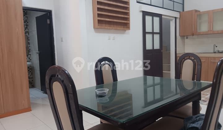 Eldora Semi Furnish Depan Taman