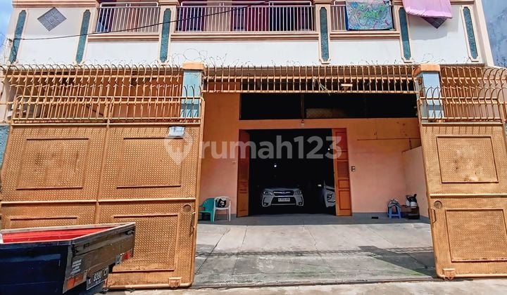 Rumah Besar 3 Lantai Strategis Bebas Banjir di Jembatan Besi Jakarta Barat