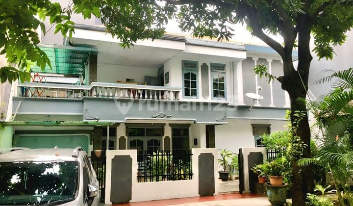 Hot Deals Jarang Ada, Rumah Halaman Luas Ala Resort, Luas Nyaman & Asri 2 Lantai Strategis Bebas Banjir, Lingkungan Terbaik Di Jelambar Jakarta Barat