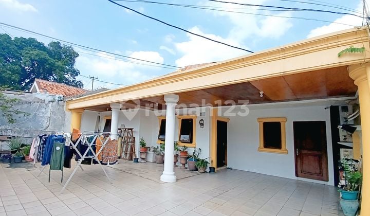 Hot Deals Rumah Rapih & Bagus Strategis Dipinggir Jalan Hidup 2 Arah Cocok Untuk Hunian, Kos-kosan & Tempat Usaha Di Kemanggisan Jakarta Barat