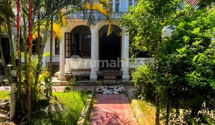 Spacious Strategic House, Suitable for Residence, Warehouse, Employee Mess, Boarding Guest House, Clinic, Islamic Boarding Foundation, Cluster, Large Family Dwelling in the Heart of Kudus, Central Java