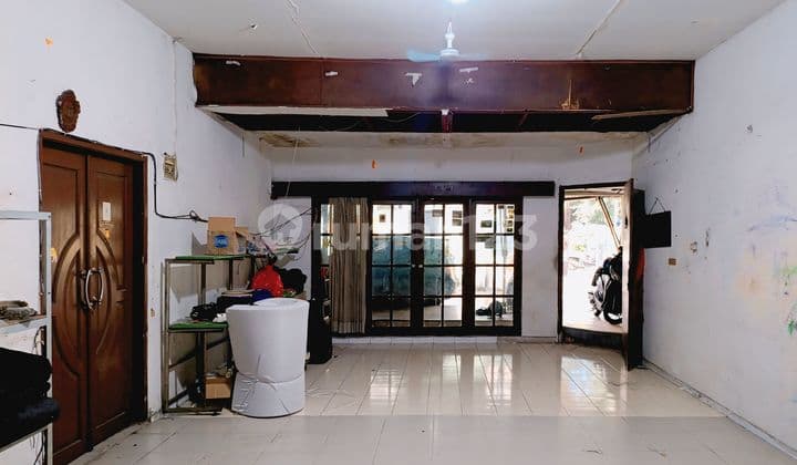 Hot Deals Rumah Luas Super Strategis Pinggir Jalan Ramai ( Beli Rumah Bonus Tanah & Lokasi Bagus ) Cocok untuk Usaha Komersial, Kos-Kosan, Hotel, Restoran, Coffee & Investasi Menguntungkan di Grogol Jakarta Barat.