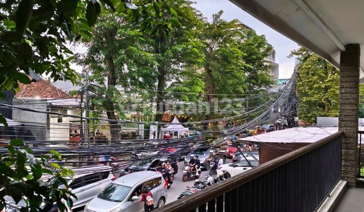 Rumah Hook 2 Lantai Halaman Luas Pinggir Jalan Raya Ramai Area Komersial Cocok untuk Hunian Mewah, Hotel, Kafe, Bank, Kantor, Restoran, Klinik, Usaha Komersil Lainnya di Bendungan Hilir Jakarta Pusat