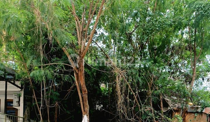 Strategic Land Plot for Building a New House with Easy Access, Ideal for Luxurious Comfortable Living and Investment in Taman Ratu Residential Complex, West Jakarta