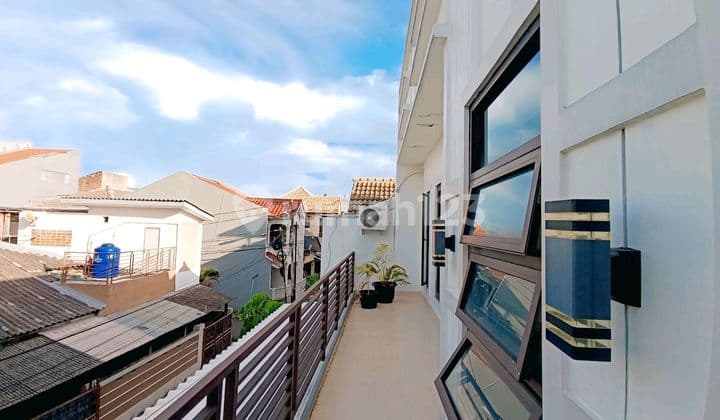 Rumah Cantik Bagus 2 Lantai Istimewa Terawat Full Furnished Bangunan Kokoh Desain Minimalis Modern Lingkungan Strategis Bebas Banjir Di Tanjung Duren Jakarta Barat
