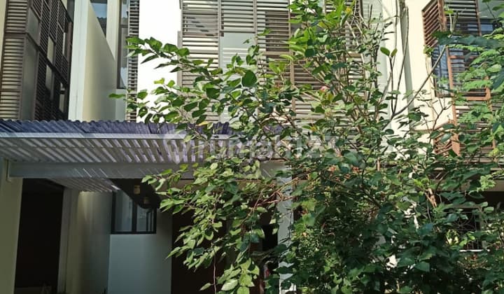 FOR SALE House In Whelford Greenwich BSD Cluster