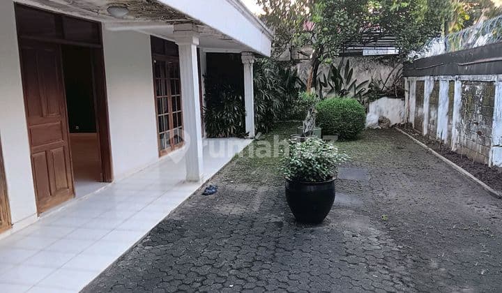 Rumah Nyaman Lokasi Strategis Ada Kolam Renang di Mampang Prapatan, Jakarta Selatan