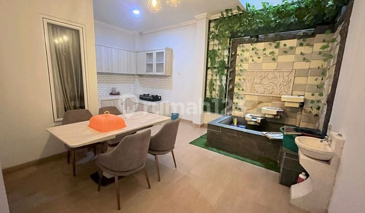 Dijual Rumah Cibubur Deluxe 3 Lantai Full Furnished 2,5 M SHM di Cibubur Rumah