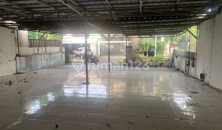Ruang Usaha Ex Showroom Sayap Buah Batu