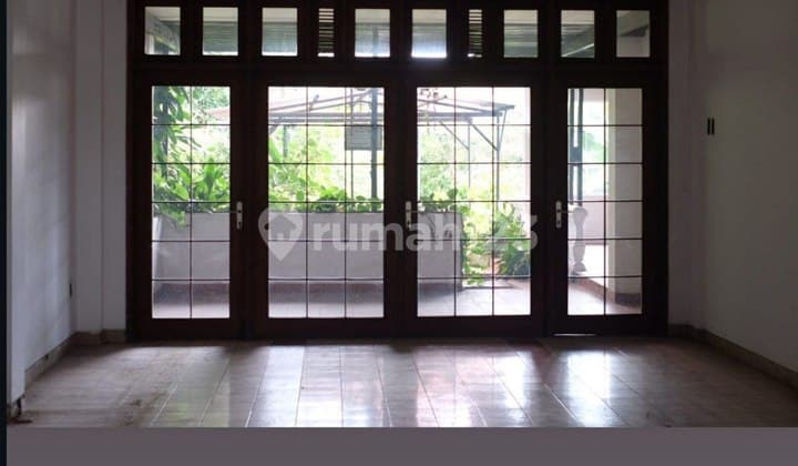 Rumah Bagus 3 Lantai Sentrasari