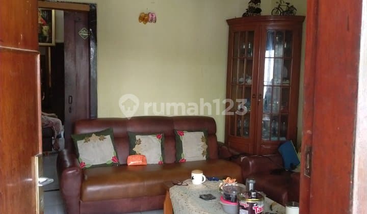 Rumah Kuno Di Tengah Kota