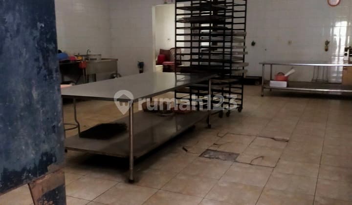 Rumah Ex Pabrik Roti Palasari Bandung