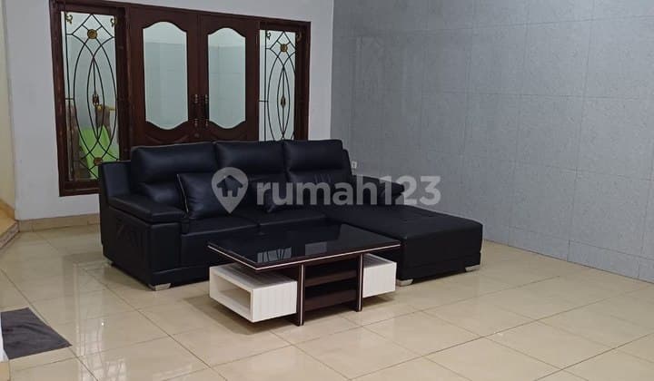 Rumah Bagus Semi Furnished Buah Batu