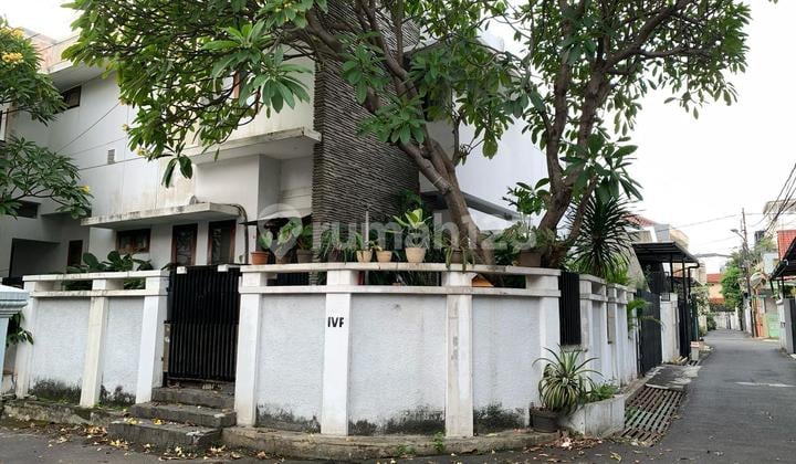 Dijual Rumah di Tebet Sangat Strategis Dekat Pusat Perkantoran