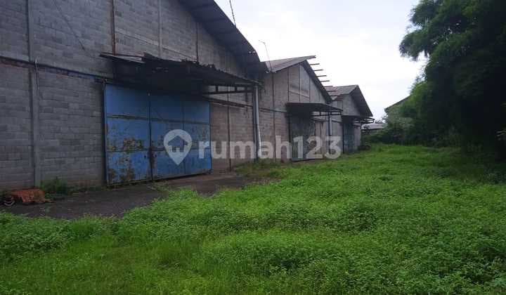 Gudang Dengan Tanah Luas Gudang