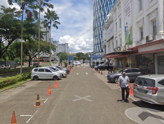Disewakan Ruko 3 lantai, Hadap jalan Boulevard Gading Serpong Tangerang
