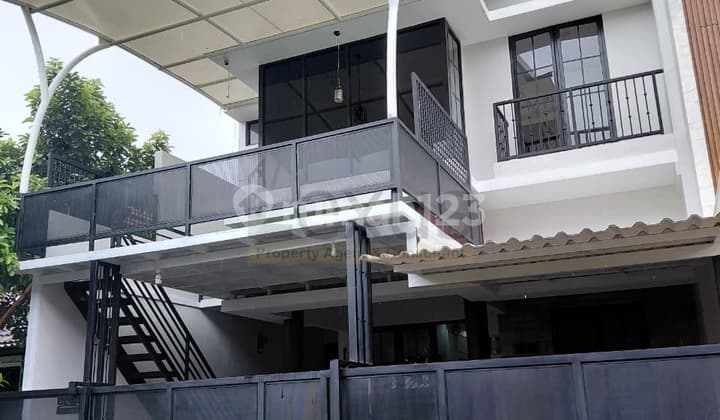 Dijual Rumah Semi Furnished di BSD Sektor,Lokasi Strategis