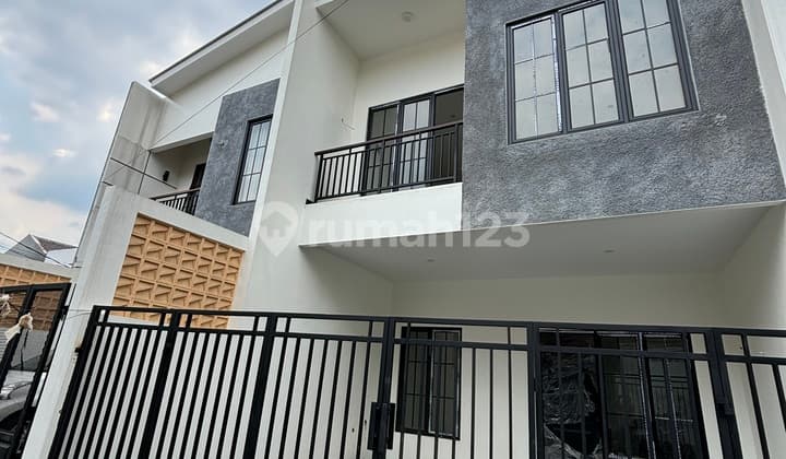 Rumah 2 Lantai Brand New Dekat Area Perkantoran