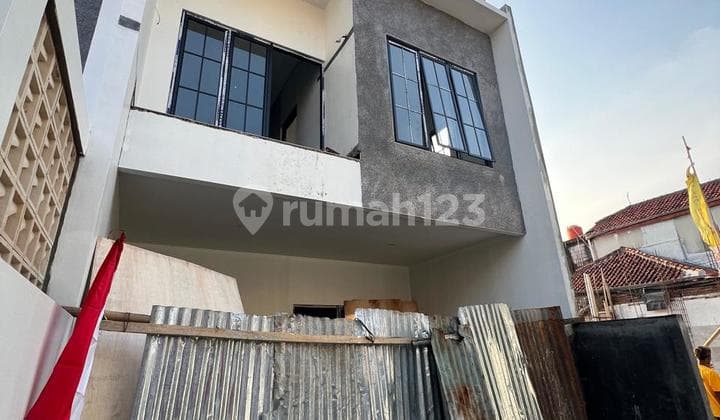 Dijual Rumah Small Cluster Depan Jalan Umum