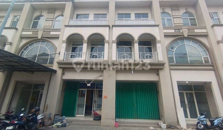 Attached Shophouse in Grand Galaxy Suitable for Office, Clinic, Learning Center, Etc.