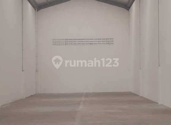 For sale, ready-to-use 4-story warehouse in Central Kaliabang.
