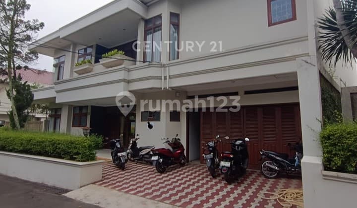 Komplek Perumahan Ada Bangunan Mewah Lokasi Townhouse Jervois