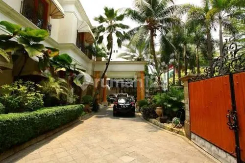 Rumah Mewah Super Luas Private Pool di Area Ring 1 Menteng (Belakang Keris Gallery) Jakarta Pusat