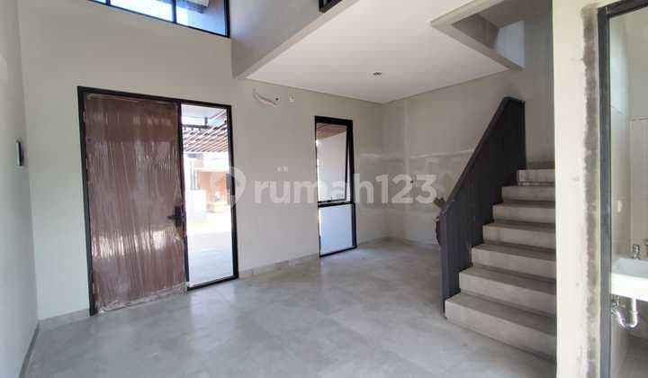 Rumah 2 Lantai Di Tangsel Deket Stasiun