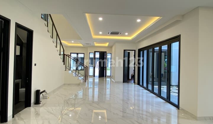 Rumah Mewah Hoek Di Gading Serpong