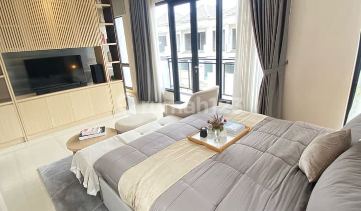 Rumah 2 Lantai Hoek Di Paramount Petals