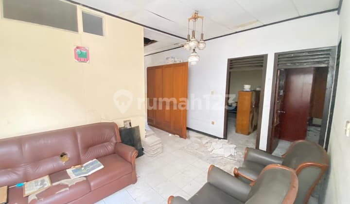Rumah Di Jual Hitung Tanah Saja. Perlu Renov Di Jaktim