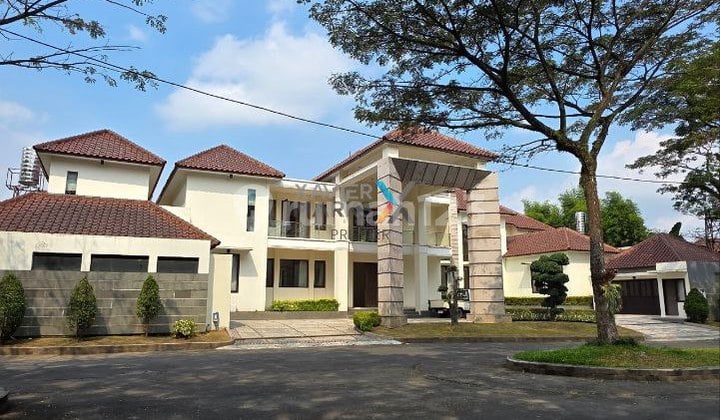 Rumah Megah dengan Private Pool di Ijen Nirwana, Malang