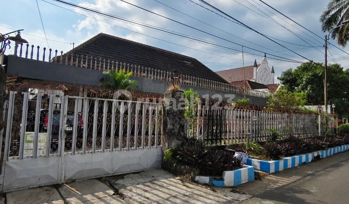 Rumah Classic Lokasi Tengah Kota Malang Daerah Celaket
