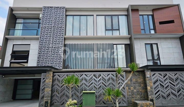 Rumah Mewah Full Furnished Di Istana Dieng Malang