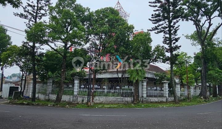 Rumah Hook Di Pusat Kota Area Gunung-gunung, Klojen Malang