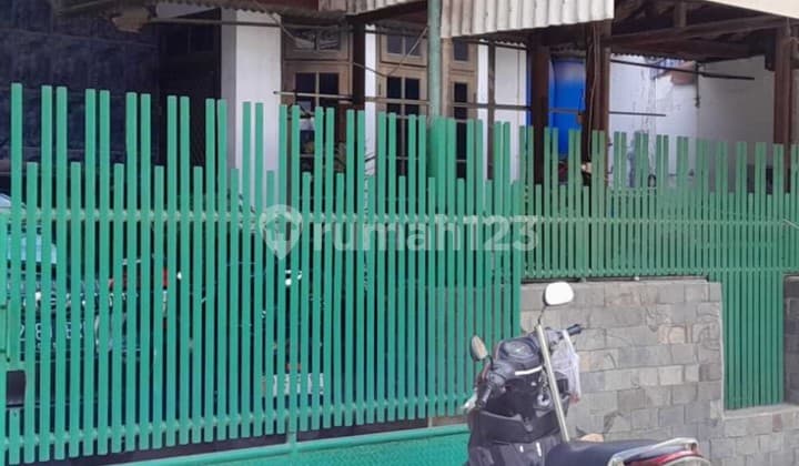 Rumah Bergaya Contemporary di Lingkungan Strategis.