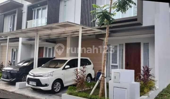 Sewa Rumah 2 Lantai Mewah Siap Huni di Perumahan Elite, Full Perabot Lengkap