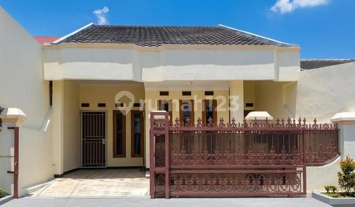 Rumah Habis Renov di Komplek Pemukiman Padat Penduduk di Mojosongo Solo