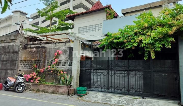 Rumah Konsep Villa 2 Lantai Nuansa Etnik Jawa Disewakan di Solo Baru
