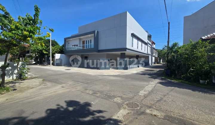 Luxury 2.5-Floor Boarding House for Sale in Karangasem Solo, Near Ums Campus & Stm, Profitable Investment