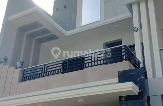 Rumah 3 Lantai Mewah Baru Gress Lokasi Strategis Pinggir Jalan Raya Banjarsari Solo