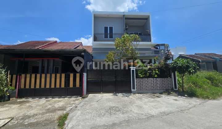 Rumah Mewah 2 Lantai di Gumpang Kartasura, Akses Mudah ke Kota Solo & Colomadu