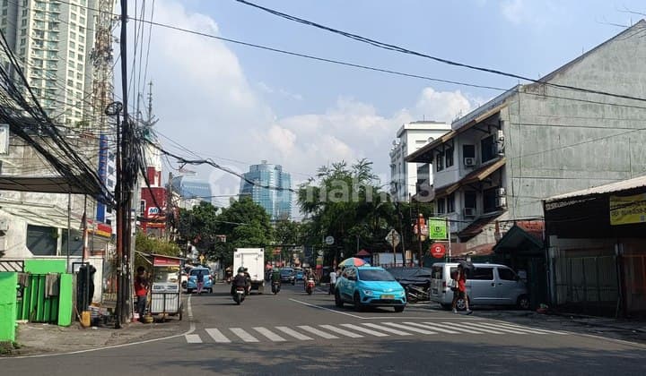 Tanah Bonus Rumah Tua 2 Lt. Strategis Di Bendungan Hilir Jakpus