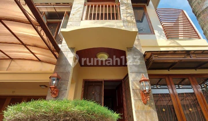 Rumah Mewah 2lt. Dgn Kolam Renang Di Fatmawati Jakarta Selatan
