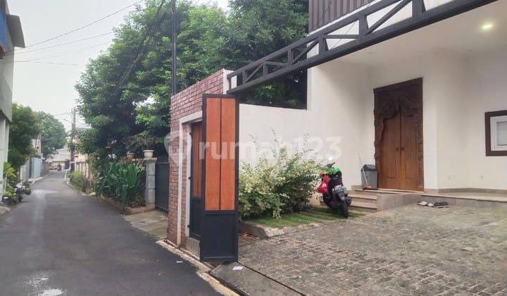 Rumah Mewah 3Lt. Non Cluster Jagakarsa Jakarta Selatan