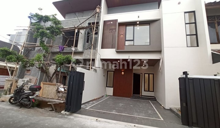 New Luxury Minimalist House, Near Rawamangun Golf Course