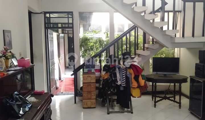 Strategic House 5 Minutes to Tugu Muda, Suitable for Residence/ Boarding Houses.