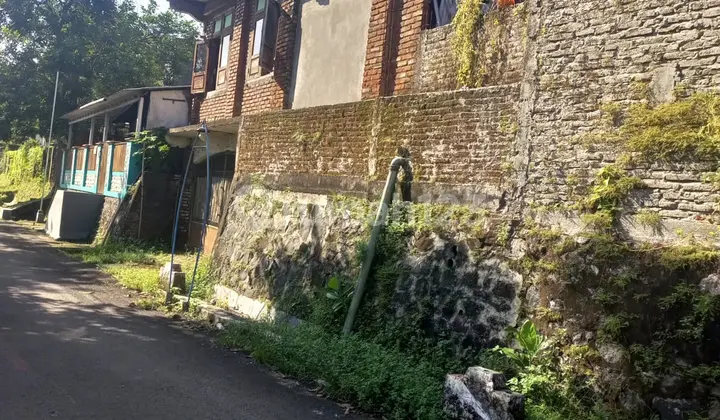 Rumah + Usaha Cocok Hunian /Kafe/ Resto Dekat Kawasan Bsb City
